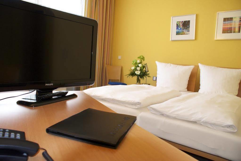 Dlrg Tagungszentrum Hotel Delphin บาด เนินน์ดอร์ฟ ภายนอก รูปภาพ